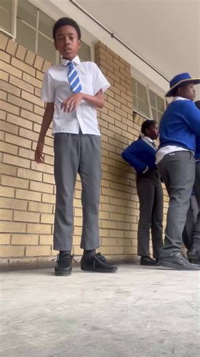 just passing by🤷🏽‍♂️🔥#makompo🤣❤🤙🏿 #fyp #botswanatiktok🇧🇼🇧🇼 #viralvideo #boxing🥊 @vvs_tumelo👅 @@official_Spideyy junior🥹🌟💃 @028_BATMAN🧹🩸 @BUSHY.BESTER💫 @Rea🤯💕@K X T L I 🧜‍♀️