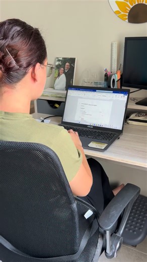 Emily | Teacher 👩🏻‍🏫 on Instagram: "Teacher life is busy enough — your grocery budget shouldn’t add to the stress 🤍 After long school days, we were tired of overspending, wasting food, and asking “what’s for dinner?” every night. That’s why we started using @thenourishedbudget — a simple system that connects your meal plan, recipes, grocery list, and budget all in one place. ✔️ Less stress ✔️ Less waste ✔️ Meals that are quick, filling, and teacher-proof ✔️ A grocery budget that actually las