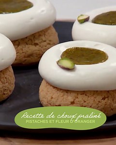 50K views · 716 reactions | Recette de choux praliné pistaches et fleur d'oranger  Ingrédients : Crème chantilly fleur d'oranger : 40 g lait 30 g sucre 3 g gélatine 130 g mascarpone 300 g crème liquide 10 g eau de fleur d’oranger Craquelin choux : 30 g beurre doux 37 g sucre semoule 37 g farine T55 Pâte à choux : 65 g eau 65 g lait entier 3 g sel fin 3 g sucre semoule 55 g beurre doux 70 g farine T55 2 œufs | Les Secrets de Muriel | Facebook