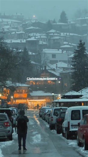 🎄 There’s something about Christmas in Greece that just feels… warm. Not the weather.. the vibe 🧡 Small mountain towns glowing with lights, coffee shops filled with laughter, the smell of homemade sweets drifting through the streets. People greeting you like they’ve known you forever. Ski slopes close enough for a spontaneous day trip, and the sea never too far to visit, even in winter. It’s calm, it’s cozy, it’s real. If you’ve been craving a holiday that feels like a deep breath! This is it!