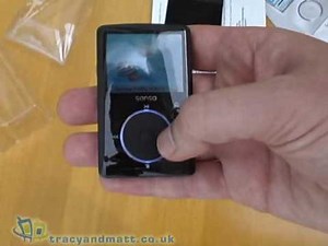 SanDisk Sansa Fuze unboxed