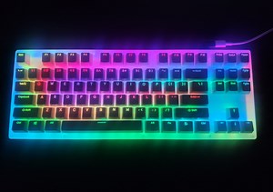 GamaKay(Womier) K87の実機レビュー － ホントに全部が光る！ロマンチックにデスクを盛り上げるメカニカルキーボード - ウインタブ