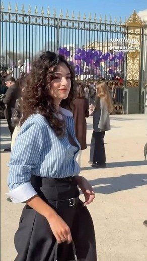 Deva Cassel's arrival at the Dior show during Paris Fashion Week🌟