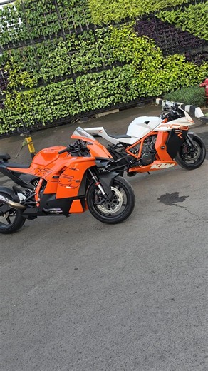 KTM RC8R with 990 RCR