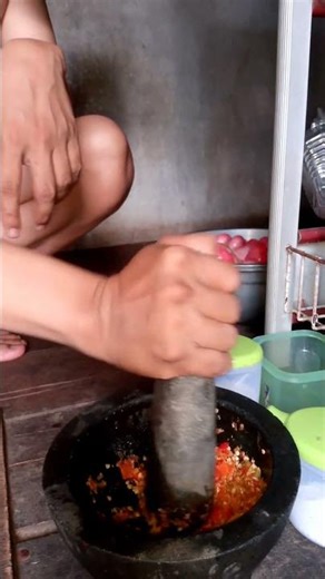 makan enak kali ini , ada ayamnya