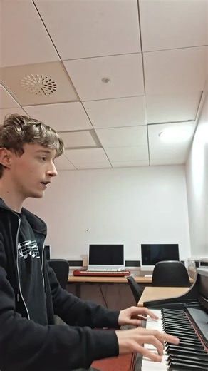 Had this stuck in my head all day so I thought I'd share this with you this Friday night #jazz #jazzsinger #singer #jazzpiano #piano