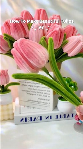 simple and adorable tulip flower craft using pipe cleaners! | fuzzy wire flowers #pipecleanercrafts