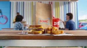 Sonic Drive-In Grilled Cheese Double Burger Deal TV Spot, 'Mira' canción de Third Eye Blind