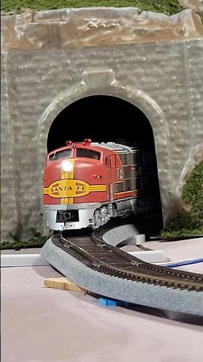 Santa Fe E6 Transporting Passengers Between Stations. #train #railway #modelrailroad