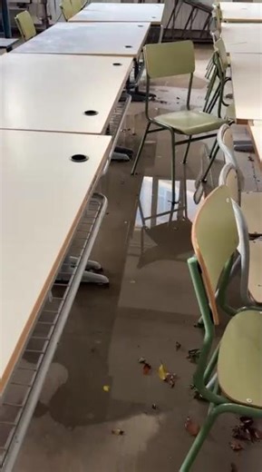 Aules inundades en l'institut Xebic d'Ondara