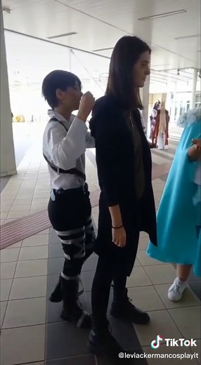 Eren: @shin_cosplay 💍💍 #ereri #erenjaeger #leviackerman #attackontitan #neiperte #romics #levicosplay #erencosplay