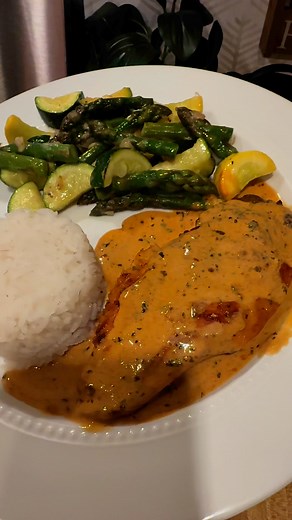 Delicious 30 minute meal #chickenrecipes #veggies #familymeals #whatsfordinner #cooksoftiktok #momlife #quickmeals #easyrecipes #yummyfood #fyp | Marcie Cooks