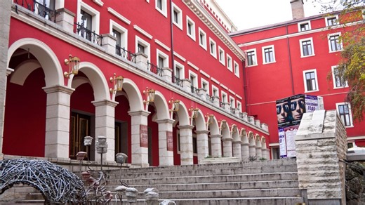 Οδοιπορικό του skai.gr στη Φιλιππούπολη: μια ελληνική παράσταση θριαμβεύει στο εξωτερικό