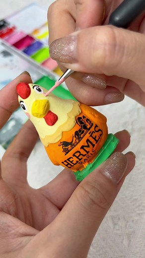 Tô màu con gà vui vẻ cho bé