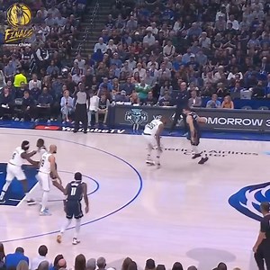 Lively 射入corner three, 再block shot後完成alley oop 💪🏻 - 來源：NBA | 極力誌籃球 Clutch