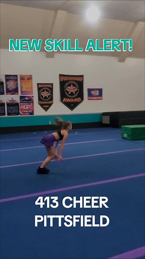 🚨 NEW SKILL ALERT! Way to go, Emmy! 🎉 Your hard work, dedication, and positive attitude continue to shine bright here at 413 Cheer. We’re so proud of your progress and can’t wait to see what you accomplish next! 💪💙🖤 #413Cheer #NewSkillAlert #HardWorkPaysOff #opengym | 413 CHEER