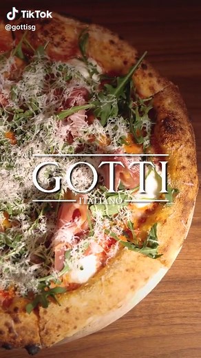 Delicious Pizza Crust at Gotti in Amoy Street