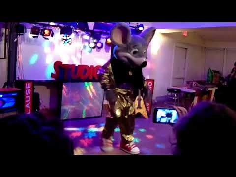 Chuck E. Con 2018- U Can't Touch This