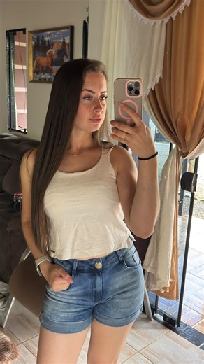 Camila Mensor on Instagram: "E a crise vai chegando meus amigos 🥺"