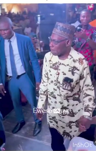 Moment former Nigeria President Obasanjo jump on stage to dance with the famous singer One.