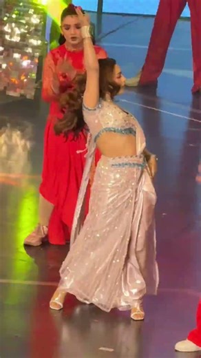 ঝমকালো ড্রেসে ঝমকালো গানে ফারিয়ার নাচ