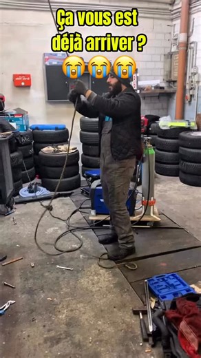 😅 C’est pas toujours évident d’extraire un injecteur, hein ! Franchement, ça vous est déjà arrivé qu’il refuse de sortir ? Moi, deux fois déjà… et j’ai tout essayé 😤 : 🔧 Chauffer un peu, 🧰 Utiliser un extracteur spécial, 💪 Ou même la bonne vieille méthode “force et patience”. Et vous, quelle méthode vous utilisez quand un injecteur veut pas venir ? Partagez vos astuces dans les commentaires 👇 ⚙️ Pour info, on a aussi des injecteurs reconditionnés et kits de montage si besoin 👌 📍 Dispo à 