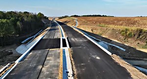 VIDEO Cum arată acum ultima legătură din Drumul Expres spre Craiova, care încheie legătura cu autostrada A1 la Pitești - HotNews.ro