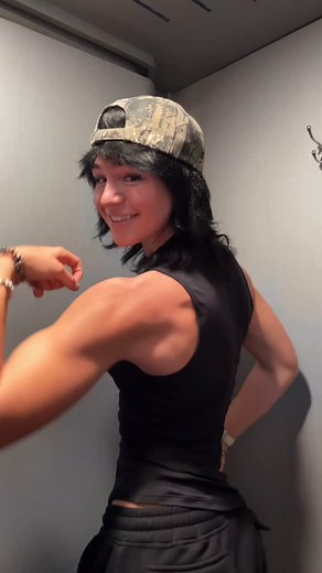 lex on Instagram: "rear delts more motion than me  - WORKOUT lat pullover supinated grip barbell rows lat pulldown SA pulldown cable curls ez bar curls LOVE YA lex - #gymgirls #gymgirlworkout #gymwomen #gymsharkwomen #buffunicorn #womenupperbody #backnbi"