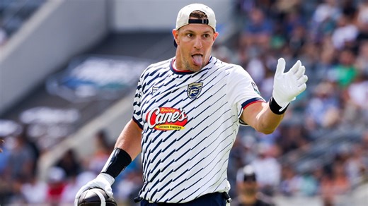 Rob Gronkowski suffers hamstring injury in flag football debut