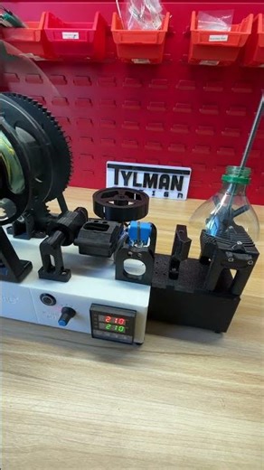 This phone holder was once a pet bottle! ♻️🧐 #3dprinting #3dprinted #petmachine #diy #filament