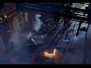 💥 The Rock (1996) is a high-octane action thriller directed by Michael Bay. Starring Sean Connery, Nicolas Cage, and Ed Harris, the film takes us on a wild ride as a rogue Marine unit seizes control of Alcatraz Island, threatening to launch chemical weapons on San Francisco. Connery’s John Mason, a former British spy, and Cage’s Stanley Goodspeed, a nervous chemical weapons expert, must team up to save the day. From explosive action sequences to unforgettable one-liners (“Welcome to The Rock!”)