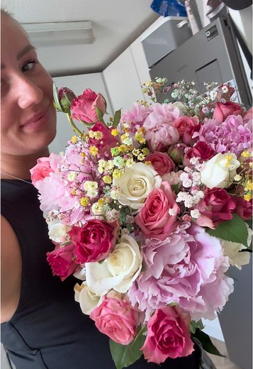 Got different bunches of flowers and made 3 bouquets for Millie🩷🩷🩷 #flowers #bouquet #loveyou #owntime #fyp #foryoupage❤️❤️ #arrangement #thebest #itsnevergoodbye #tillwemeetagain #flyhighbutterfly #proudmom