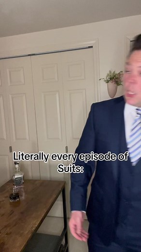 Who doesnt love a good bromance with tons of movie refrences! #Netflix #Suits #suitsnetflix #harveyspecter #MikeRoss #rachelzane #louislitt #pearsonspecterlitt #donnapaulsen #Streaming #FYP #ForYou #Viral.