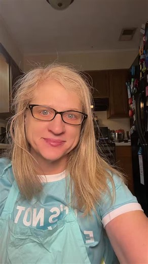 #apron #thiccc #thickthighessaveslive #over50andfabulous #eurotok | apron video