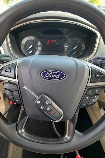Ford Flip Key Replacement & Programming (972)-352-7575 #locksmithdallas #locksmithnearme #dallastx