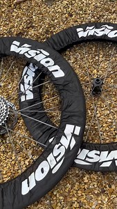 The Vision Metron RS wheels are used by 4 men’s WT teams, we’ve wrapped up our review of the most used wheel set in the WorldTour. The Metron RS wheels got lighter, wider and stiffer compared to the Metron SL’s. In part thanks to new carbon spokes, like a range of top end road wheels on the market now, they come in at 1260g on our scales for the 45mm version. We have been impressed with the overall performance. There isn’t much not to like here! Hit the link in bio to read the review in full. | 