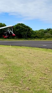 Engine off, gliding down like a silent ninja… except the only soundtrack is the whoosh of wind over the wings and some guy’s leaf blower giving us background music. Hangglidingmaui.com #hangglidingmaui | Armin Engert