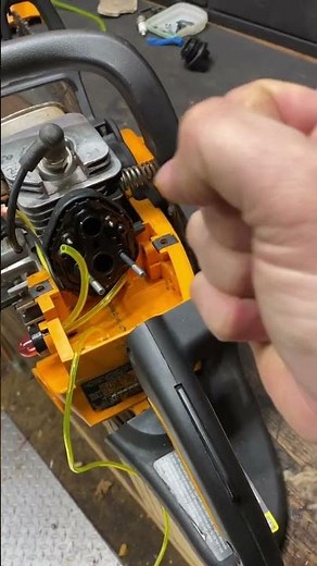 Poulan fuel line install, Quick tip. #chainsaw #poulan