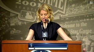 Mariners unveil new spring uni