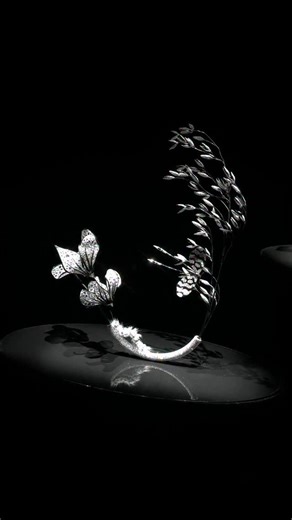#KPLovesHighJewellery | The Cyclamen brooch-bracelet by Boucheron @boucheron is a masterclass in contrast. It features ethereal petals crafted from rose-cut diamonds and rock crystal, outlined in graphic black lacquer, transforming from jewel to sculpture and back again. Part of Composition No.4 from the Impermanence High Jewellery collection, it captures the Maison’s poetic ambition to make the ephemeral eternal. This is more than high jewellery – it’s a meditation on beauty, balance, and imper