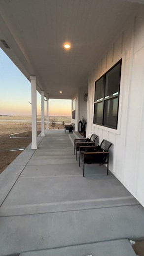 Modern farmhouse on 35 acres #GetCrackin #4122wm #modernfarmhouse #whitefarmhouse #countrystyle #farmhouse #farmhouseexterior #modernfarmhouseexterior