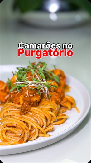 Jeff Ferreira | MasterChef 11 on Instagram: "Camarões no Purgatório 🔥 porque se for pra queimar… que seja de sabor. Pimenta no ponto, molho no limite e a massa pedindo perdão. Do jeito que eu gosto. #culinariacombastidores #jeffnacozinha #camarõesnopurgatório #massaartesanal #receitaspicantes #chefemcasa #foodloverbr #spicylovers #instafoodbrasil #gastronomiaafetiva #massalover #cozinhacriativa #receitafacil #comfortfoodbr #foodreels #viralreelsbr #sabornotempo #spicyrecipe #pimentaqueagrada #c