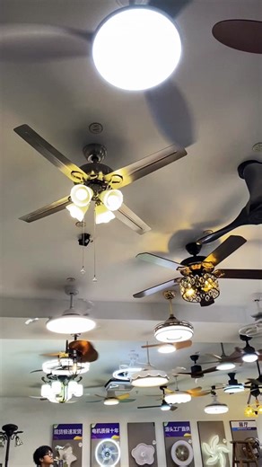 #ceilingfanwithlight #foryou #ceilingfan #ceilingfan #ceilingfanfactory #woodceilingfan #madeinchina The exhibition hall of fan lamp factory has been upgraded.