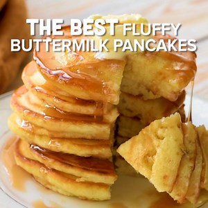 The BEST Fluffy Buttermilk Pancakes you’ll ever try – promise! 🥞 This easy to follow pancake recipe yields super delicious and totally amazing pancakes every time! So much better than a box mix! PRINT RECIPE HERE >> https://www.momontimeout.com/best-fluffy-buttermilk-pancakes/ | Mom On Timeout