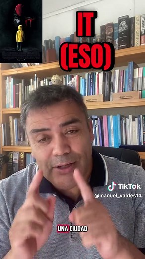 STEPHEN KING: IT (ESO) Derry, la ciudad pequeña de Estados Unidos, es el lugar donde en el mundo de las sombras y en su oscuridad se esconde una historia inimaginable. IT (Eso) es una criatura maligna que se nutre del miedo de los niños… sucesos espeluznantes van a ocurrir… No dejes de leer esta impactante novela de terror… @Penguin Chile 🐧 @Penguin Bolsillo @Penguin Random House Grupo USA @Penguin Argentina @Penguin España #chile🇨🇱 #noveladeterror #it #valdiviachile🇨🇱 #megustaleer