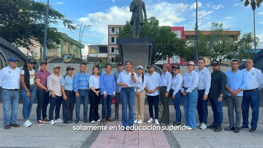 La gobernadora del Tolima Adriana Magali Matiz, habla de las inversiones de su gobierno en #Chaparral y el #Sur del #Tolima. Lo que ocurrió hoy en #Chaparral es histórico: miles de campesinos del sur del Tolima recibieron del Gobierno Nacional el título de sus tierras, un acto que no solo formaliza la propiedad, sino que reivindica años de lucha y dignifica la vida en el campo. Acompañamos este hecho con respeto y con la frente en alto, porque la dignidad no se grita: se ejerce. El respeto no se