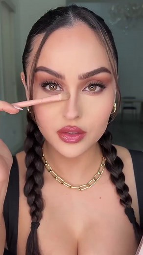 4 Makeup Hacks that will save time, space in you travel bag and will keep your face in place! Smooth & Blur hydrating Translucent Setting Powder Soft Pink Cream Blush Wide Awake Full Cover Concealer in shade Oat Milk Essential Palette @dominiquecosmetics #makeuphacks #makeuptutorial #makeup #makeuptips | Christen Dominique