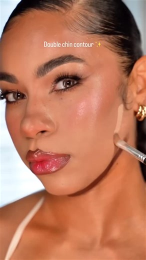 Makeup| fashion | Tutorials | Chin contour ✨ | jawline contour | double chin contour double chin contour double chin contour tutorial how to use contour to hide double... | Instagram