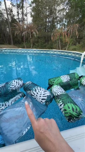 Set of 2 Inflatable pool chair floats #pool #poolfloat #floats #poolparty #sloosh