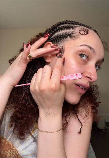 How to Create Swirly Curly Edges for Curly Hair